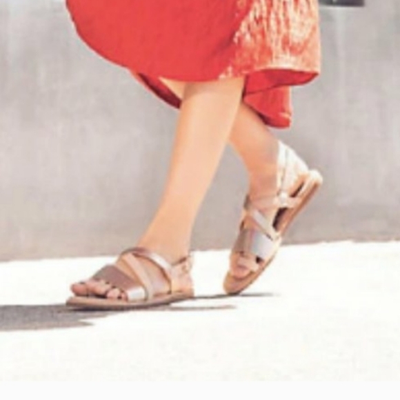 Sorel Ella Criss Cross Summer Sandles Golden Bronze Molded Sole Toe Ring Size 8 - Picture 2 of 8